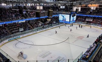 Blick auf die Eishockeyfläche in der ARENA in Nürnberg